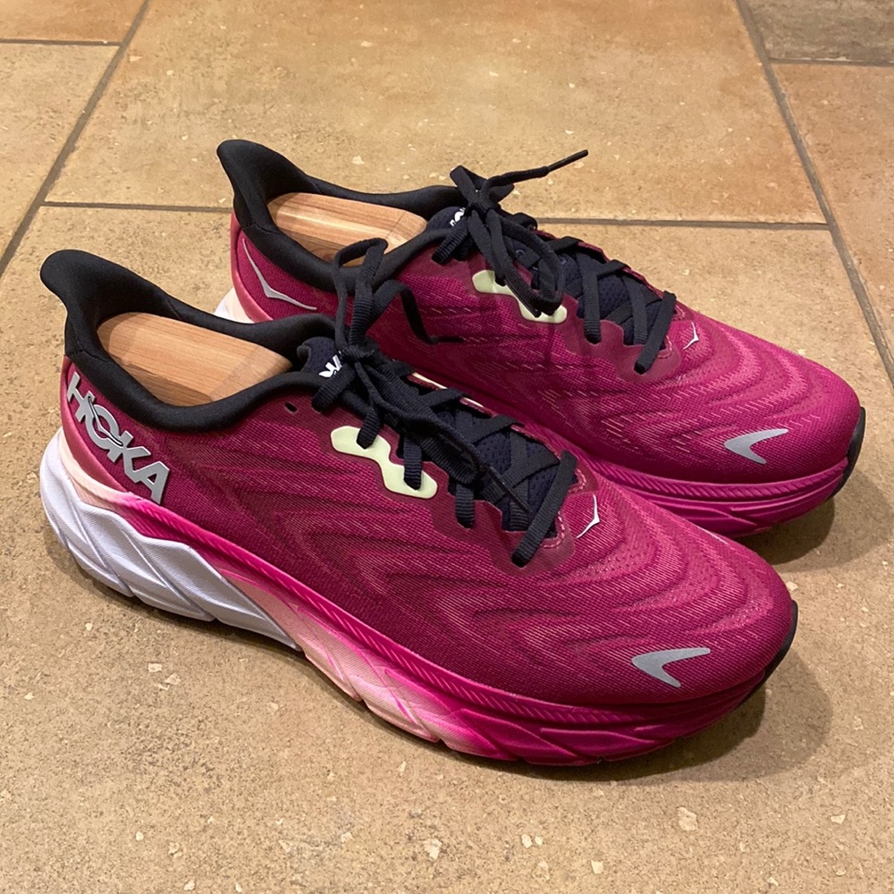 HOKA Arahi 6 Women’s US Size 9.5 Running Shoes Sneakers purple/white